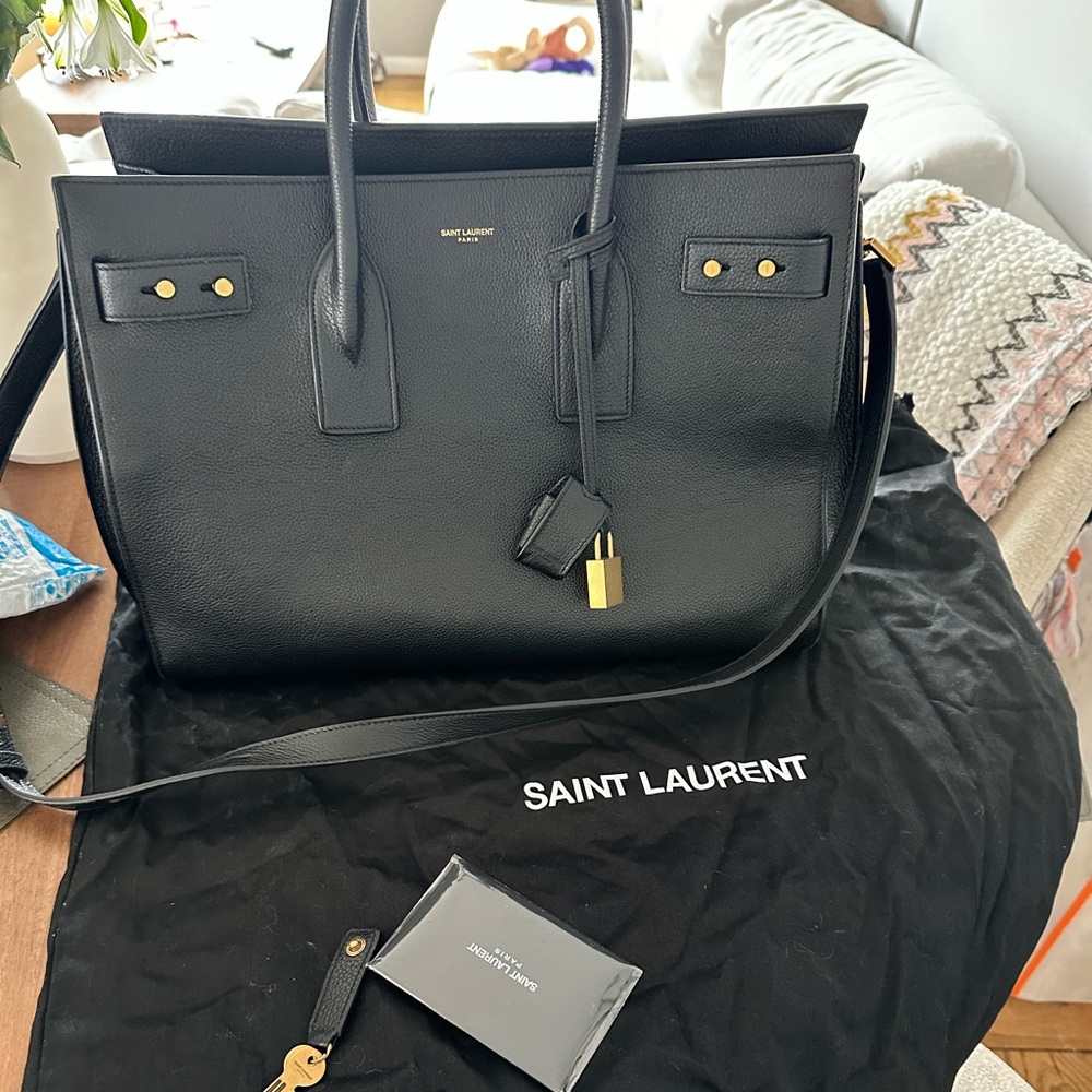 Ysl Black sac de jour medium in supple leather like new